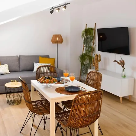 Holidays2malaga Trinidad Renovated 1 Bedroom Penthouse Close To Center Apartment Malaga