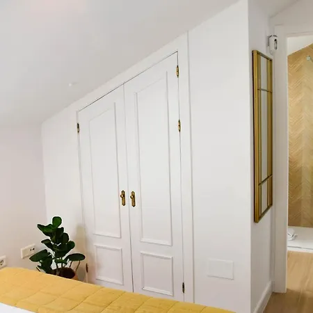 Holidays2malaga Trinidad Renovated 1 Bedroom Penthouse Close To Center *